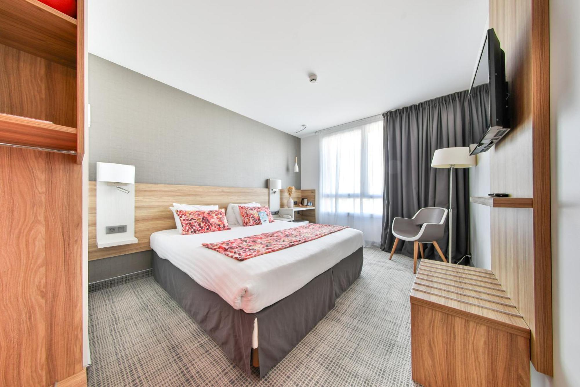 Kyriad Hotel 3*